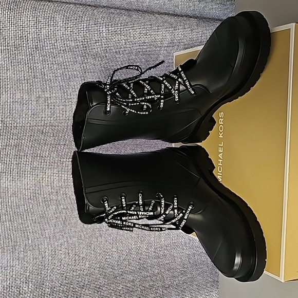 NEW Michael Kors Montaigne Rainboot Black Size 8M - Picture 4 of 8